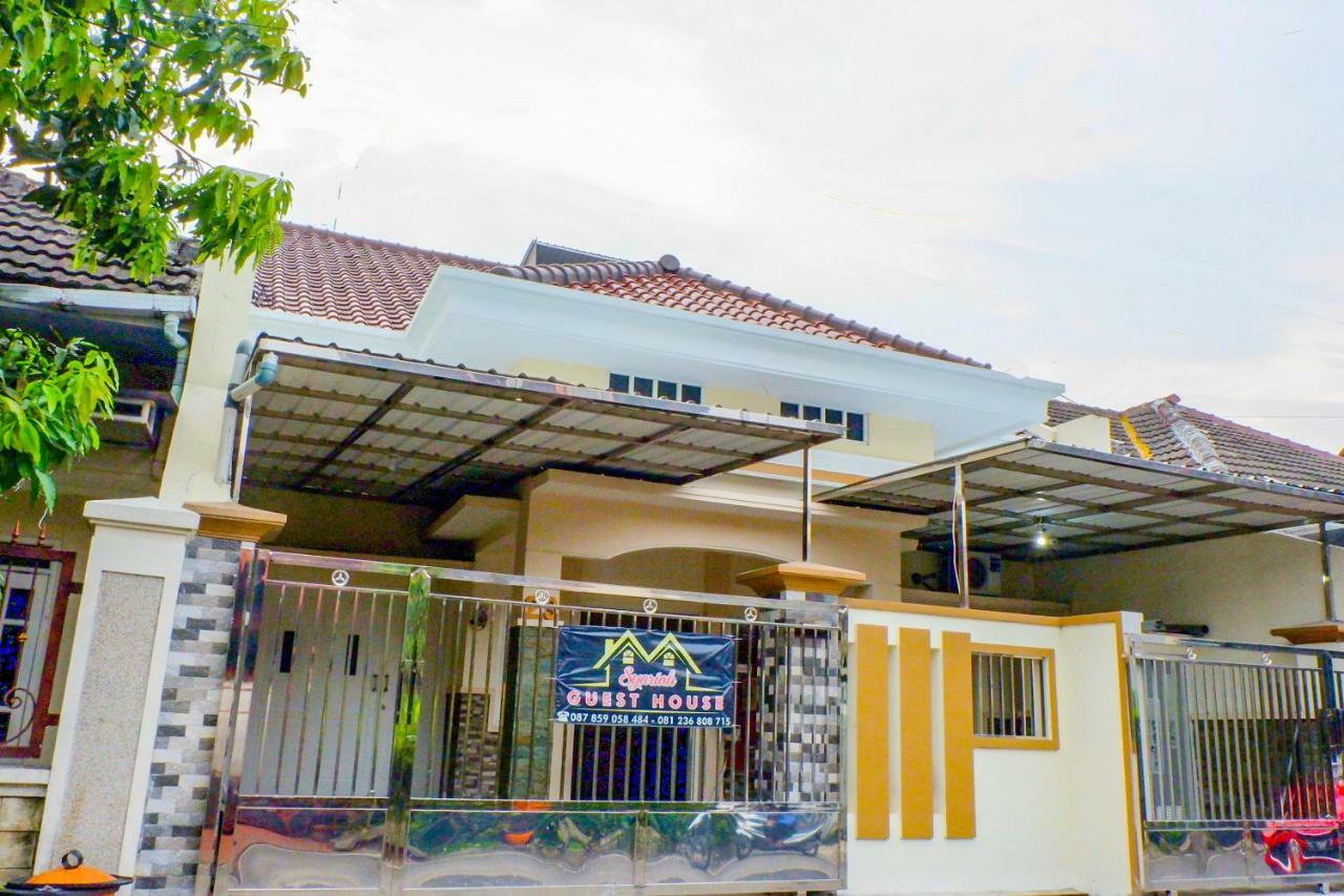 OYO 314 Emas 23 Guest House Syariah Malang Exterior foto