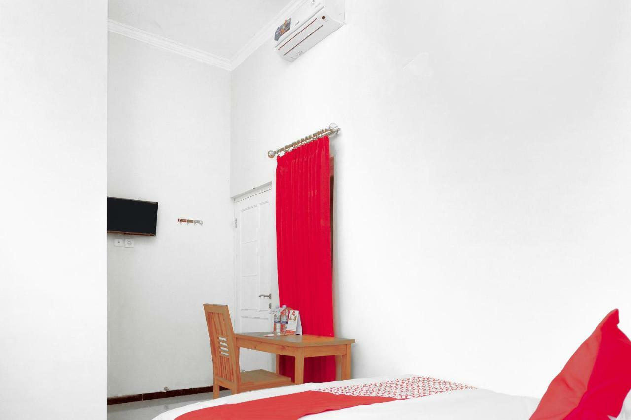 OYO 314 Emas 23 Guest House Syariah Malang Exterior foto